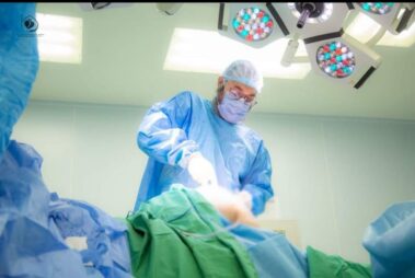 performs knee replacement surgery