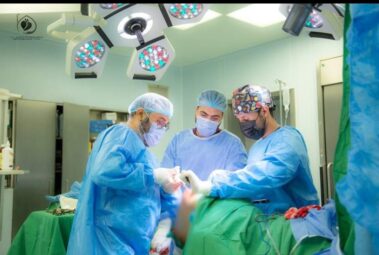 Dr. Murtaza Adeeb Performing total knee replacement surgery
