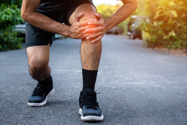 Man caught his knee due to pain